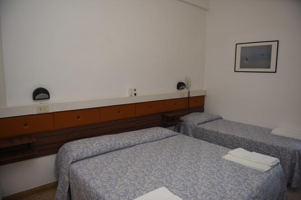 Rivazzurra Hotel Pesaro Kamer foto
